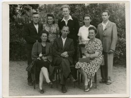 Rok 1946, grono pedagogiczne.Dolny Rząd, pierwsza z lewej Maria Papierkowska, w górnym rzędzie druga od prawej p.Ruckeman