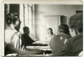 Rok 1962/63.Zasadnicza Szkoła Zawodowa.Lekcja chemii. Drugi od lewej - Szymon.