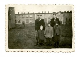 Rok nieustalony. Rodzina pp. Brękiewicz