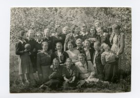 15.06.1952 r. Osoby na fotografii: Grabska Leokadia, Wenoryczuk, Rutkowska, Czochańska, Ciokówna Hela, Grodzka Eugenia, Kulesza Maria, Zajkowska Janina, Pawelska Łucja, Orzechowska Honorata, Brylowska Regina, Zofia Bladowska (w I rzędzie,pierwsza z prawej)