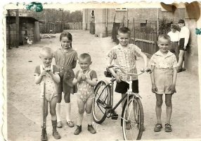 Andrzej,Krysia,Krzyś,Zbyszek,Janusz - rodzeństwo Chrołów.