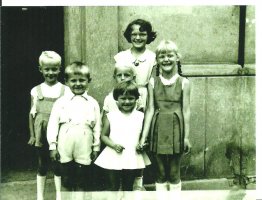 rok ok.1962. Od lewej Józef Czysz,Piotr Kłosowski,Ania Kłosowska,Edek Czysz,Maria Czysz,Janka Czysz