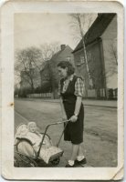 Rok 1952,ul.Moniuszki 1, K.Dudkowski z mamą