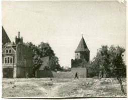 Rok 1947,widok z ul.Gdańskiej na basztę Bluszczową
