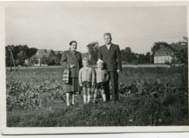 Przy moscie kolejowym. W tle ulice Majewskiego i Polewskiego. Obecnie tu jest stacja transformatorowa