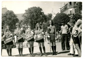Rok 1973. Orkiestra dęta z Powiatowego Domu Kultury w Lęborku. Konkurs orkiestr dętych (chyba Ochotniczych Straży Pożarnych). Od prawej stoi Ewa Cyrocka.