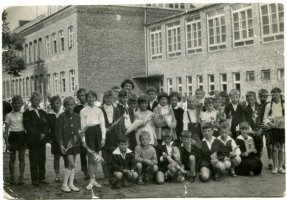  zakończenie roku szkolnego  1964/5 ?