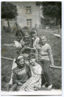1982 - podwórkowa rodzina: Asia, Małgosia, Sonia Małgosia, Magda. Ola