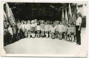 Rok 1974, dzieci z rocznika 1969,zakończenie roku w przedszkolu .
