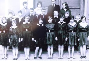 Szkoła podstawowa w Maszewie Lęb., kl.VII, rok 1963.