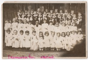 I komunia św. w kościele pw. św. Jacka w Maszewie Lęborskim, ks. Marian Sendecki, rok 1968.
