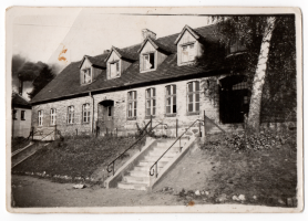 Budynek Szkoły Podstawowej w Maszewie Lęb. ,rok 1957.