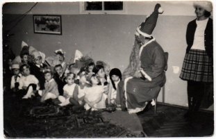 Rok 1967. Zabawa karnawałowa dla dzieci w Siemirowicach.