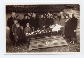 16.02.1951 r. Śp. Franciszka Formela – babcia. Rodzina Formela k/chaty Mściszewicze