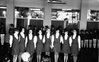 rok 1968. Zespół Młodość wystąpił na uroczystości wręczenia proporca Rejonowi Dróg Publicznych za zajęcie I miejsca w kraju za rok 1967