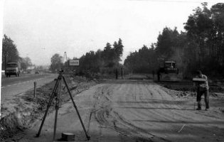 1988,wrzesień.Budowa Obejścia Lęborka w ciągu drogi krajowej nr 6.Roboty ziemne na przeciw b. Roszarni.
