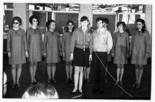 rok 1968. Zespół Młodość wystąpił na uroczystości wręczenia proporca Rejonowi Dróg Publicznych za zajęcie I miejsca w kraju za rok 1967