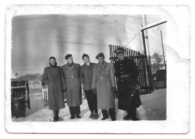 Rok ok. 1957. Pracownicy tartaku w Godętowie: Hildegarda Jóskowska, Renata Gałęziewska, Bronisław Prejs