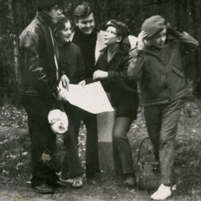 Gra polowa harcerzy ze Szczepu Kormoran 18 Harcerskiej Drużyny Obrony Wybrzeża przy LO w Lęborku. Wyprawa odbyła się w czerwcu 1967 r.