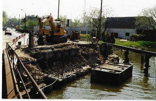 1997, budowa mostu w Łebie, ul.Turystyczna.Budowę rozpoczęto w 1096 roku, zakończono w 1997